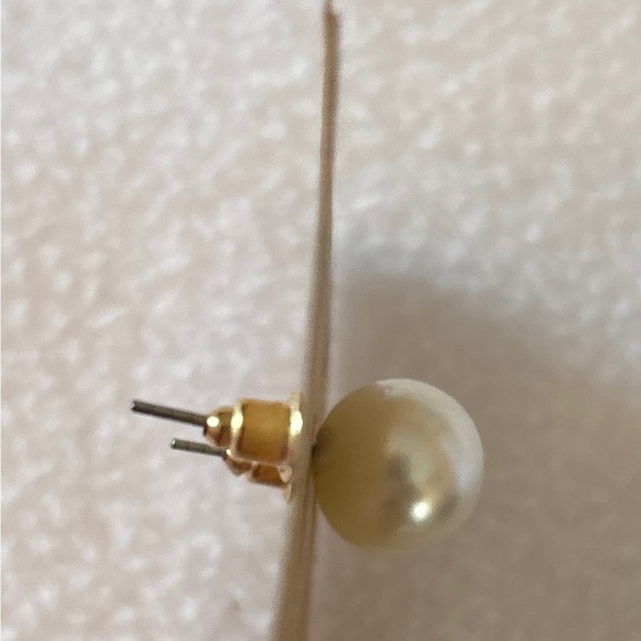 Elegant Fashion White Pearl-like Stud Earrings - Picture 2 of 2